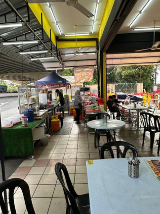Mamak Kaw Kaw seating area