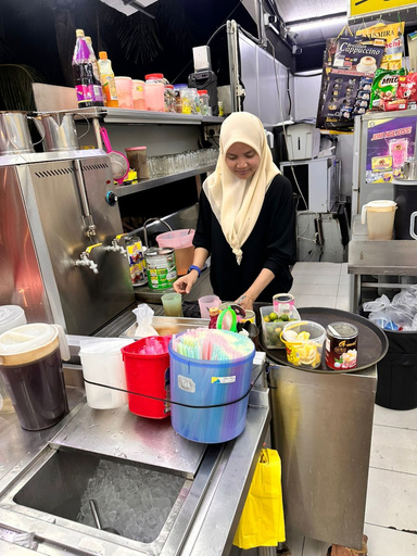 Mamak Kaw Kaw drinks preparation